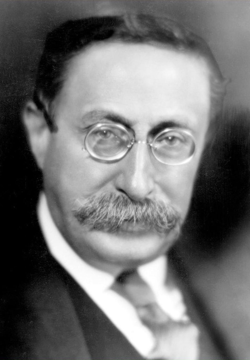 Portrait photograph of Léon Blum