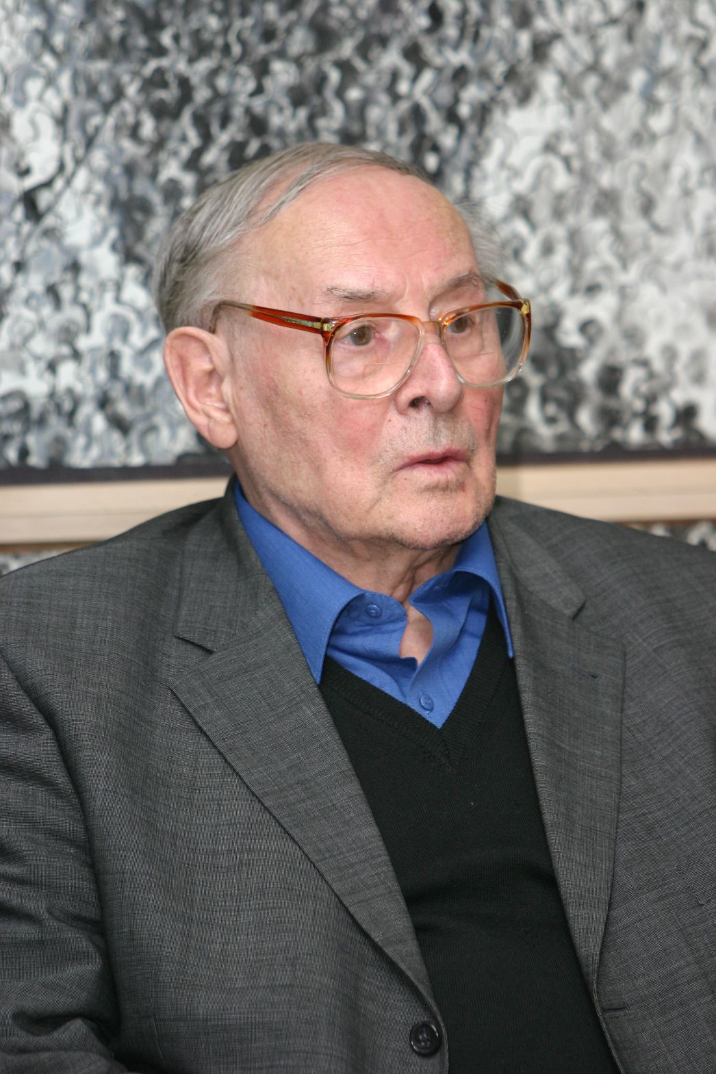 Portrait photograph of Józef Szajna