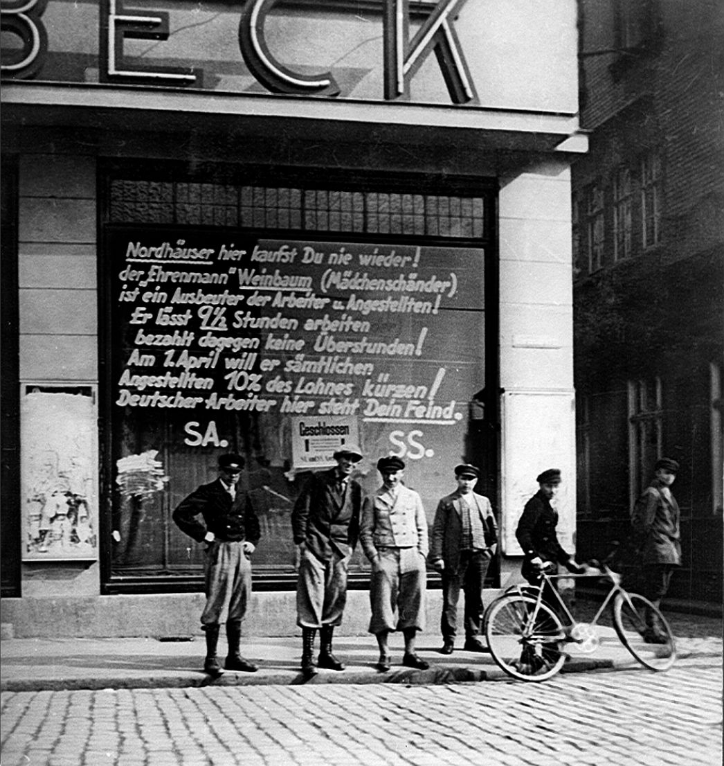Antisemitischer Boykottaufruf auf dem Schaufenster des Modehauses Schönbeck, vermutlich April 1933