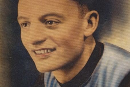 Portrait photo of Frans Hotag. He is smiling.