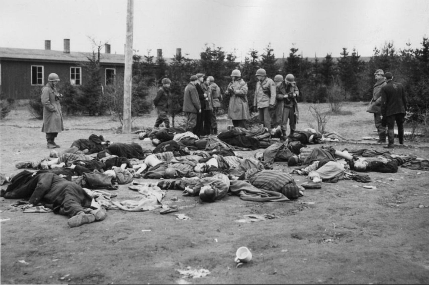  American soldiers and surviving prisoners stand in front of the bodies of murdered prisoners of the Buchenwald subcamp Ohrdruf (North Camp).