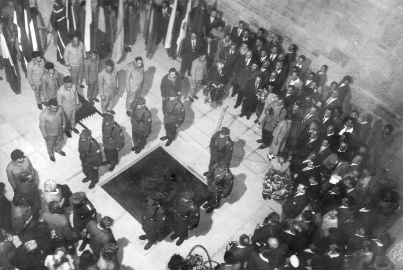  Inauguration ceremony of the Buchenwald National Memorial. Memorial ceremony in the bell tower. View from the stairwell to the slab of the urn grave surrounded by members of the combat groups.