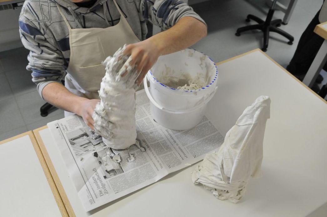Working with plaster in the creative workshop