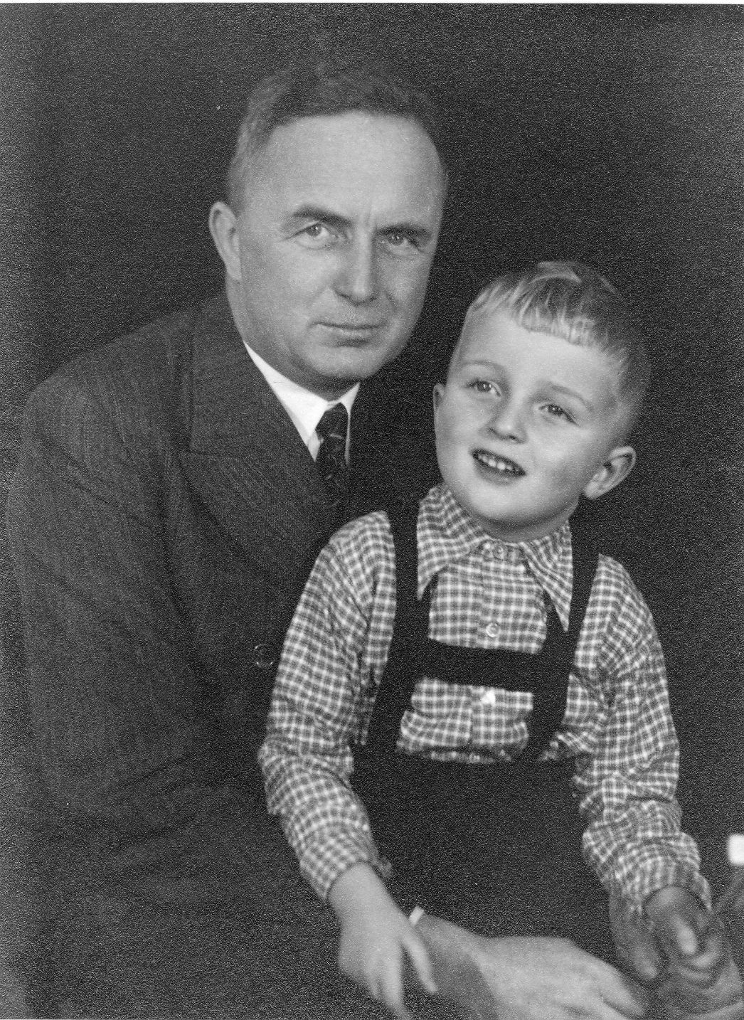 Portraiaufnahme von Hermann da Fonseca-Wollheim mit Sohn