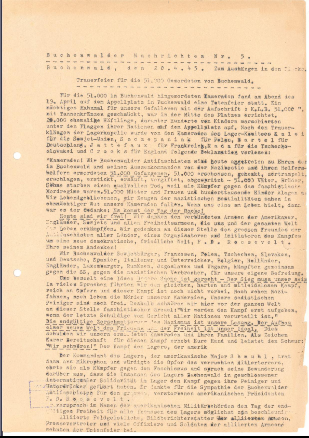 Eng mit Schreibmaschine bedruckte Textseite unter dem Titel "Buchenwalder Nachrichten Nr. 5. Trauerfeier für die 51000 Gemordeten von Buchenwald"