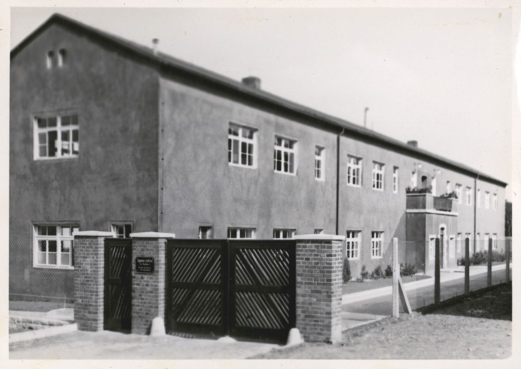 Block 50, Hygiene-Institut der Waffen-SS, Sommer 1943. In diesem Block forschten SS-Ärzte gemeinsam mit Pharmafirmen und medizinischen Instituten an Impfstoffen. 