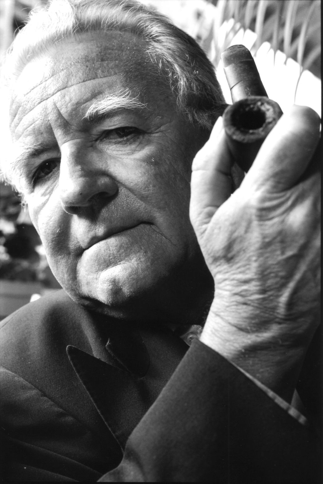 Privataufnahme von Pierre Durand mit einer Pfeife in der Hand