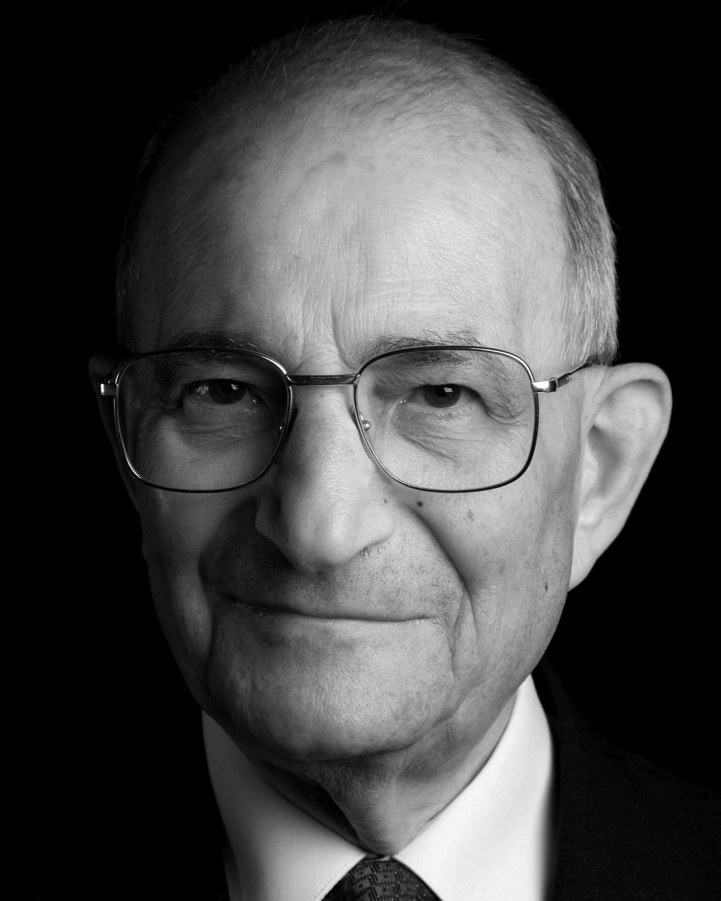 Portrait photograph of Bertrand Herz