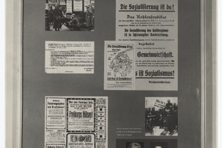 Eine Tafel der ersten Ausstellung von 1955. Die Überschrift lautet "Die rechten Führer der SPD retten den deutschen Imperialismus."
