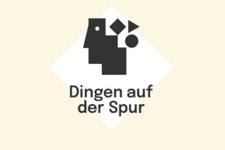 Das Foto zeigt einen Screenshot der WebApp Dingen auf der Spur. Darauf sind ein Kopfsymbol, grafische Elemente und der Titelschriftzug zu sehen.