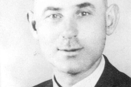 Portrait photograph of Martin Wolff