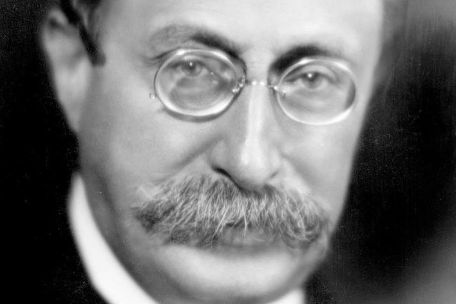 Portrait photograph of Léon Blum