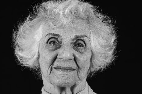 Portraitaufnahme von Éva Fahidi-Pusztai