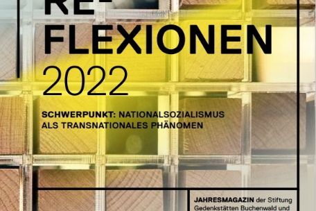 Das Cover zeigt ein Foto. Es ist ein Ausschnitt der verschwindenden Wand. In kleinen Fächern liegen herausnehmbare Holzklötze. 