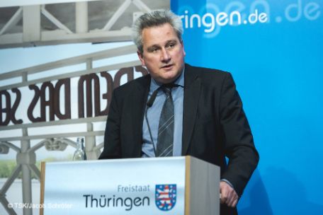 Foto von Jens-Christian Wagner an einem Rednerpult